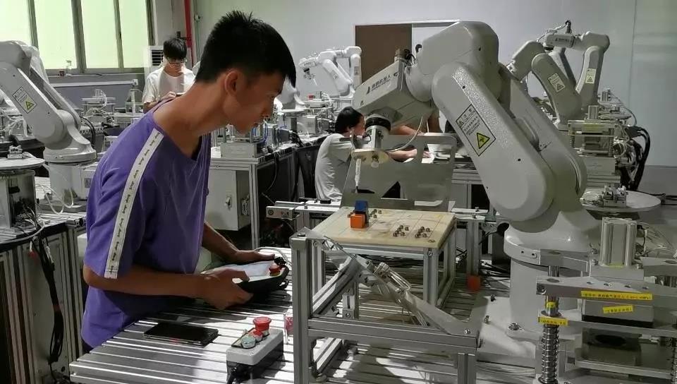 制造假币机器_制造塑料袋机器多少钱_机器人制造企业中国